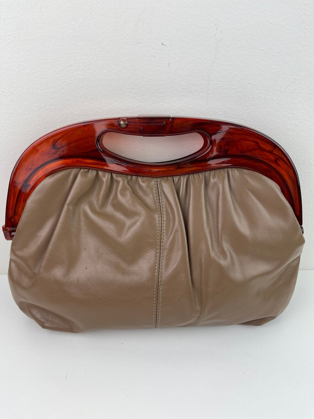 VINTAGE Tan Leather Plastic Handle Clutch Bermuda Bag Event Eveningwear Dressy